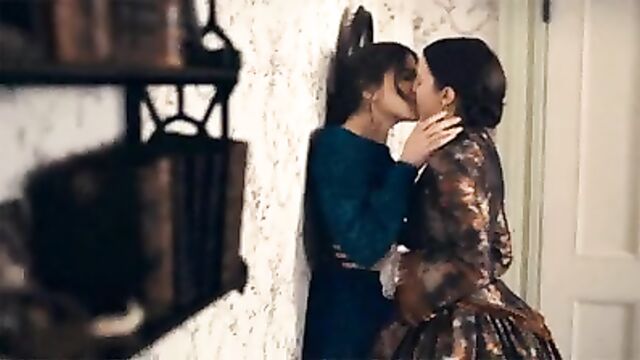 Hailee Steinfeld, Ella Hunt nude