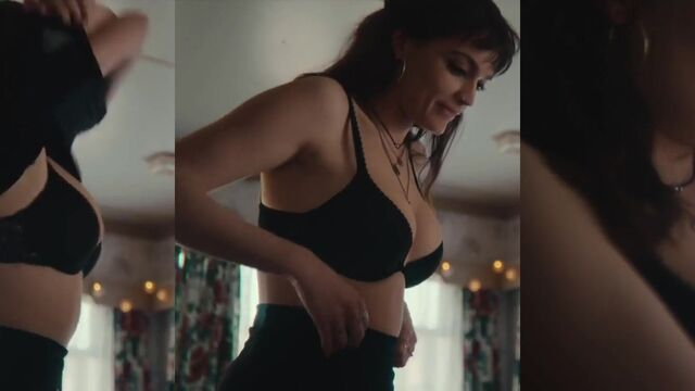 Emma Mackey nude