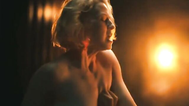 Carrie Coon nude