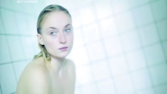 Sophie Turner nude