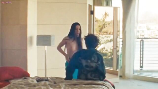 Mikey Madison nude