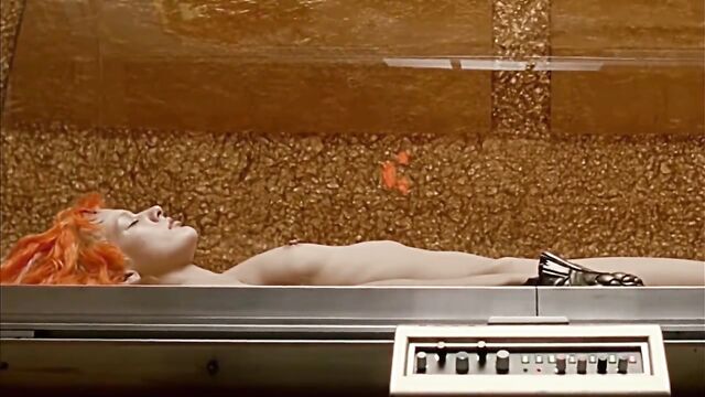 Milla Jovovich nude