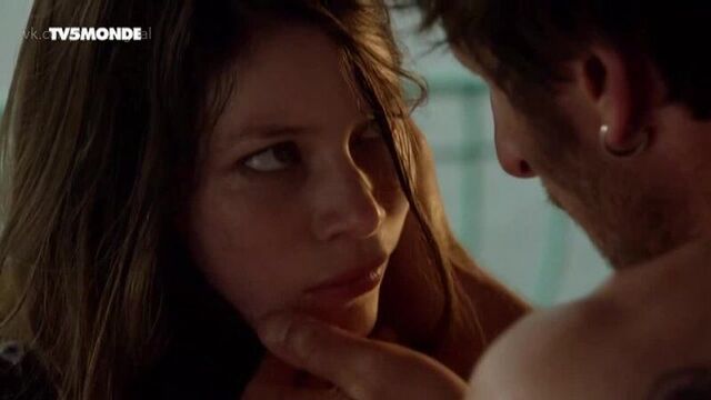 Florence Coste Nude - Crime a Martigues (2016) HD 720p Watch Online / Флоренс Косте - Убийство в Мартиге
