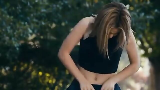 Kiernan Shipka nude