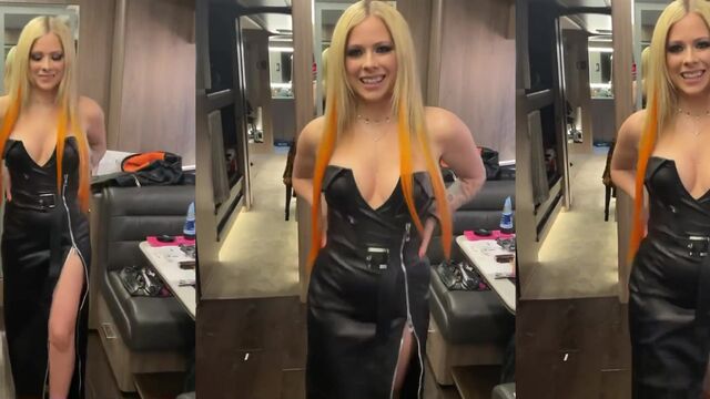Avril Lavigne nude