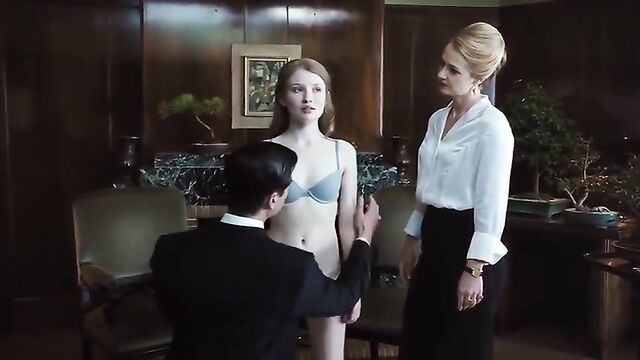 Emily Browning nude