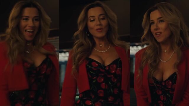 Linda Cardellini nude