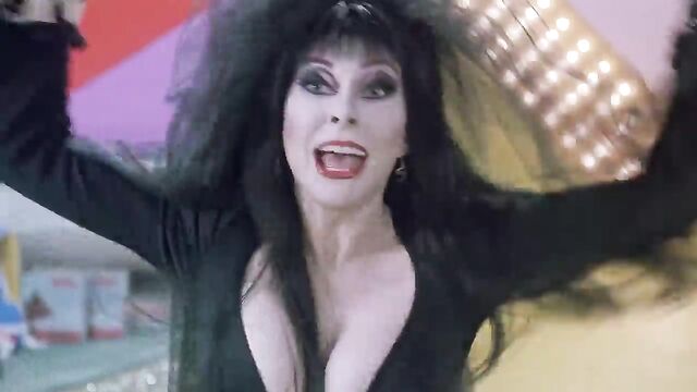 Cassandra Peterson nude