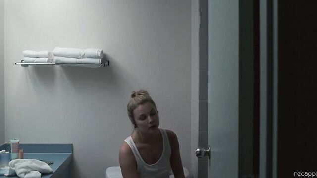 Emily Vancamp nude