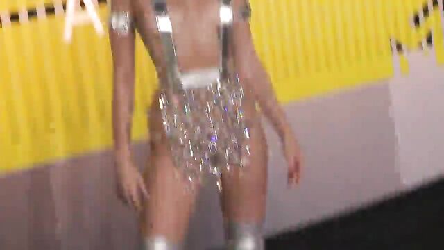 Miley Cyrus nude