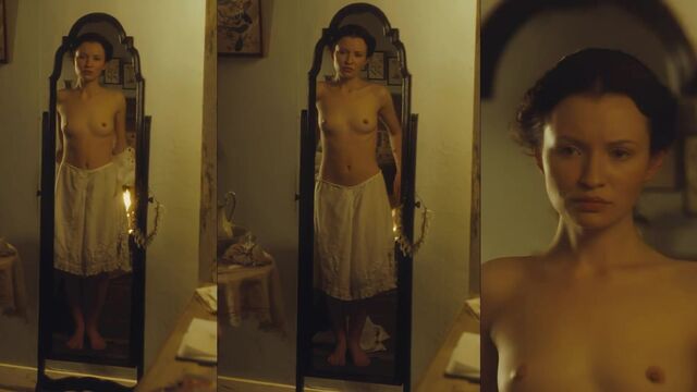 Emily Browning nude