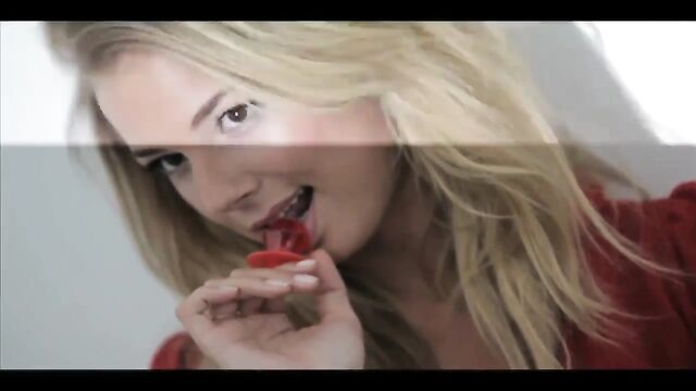 Emily Vancamp nude
