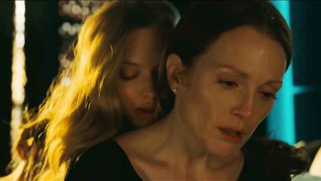 Amanda Seyfried, Julianne Moore nude