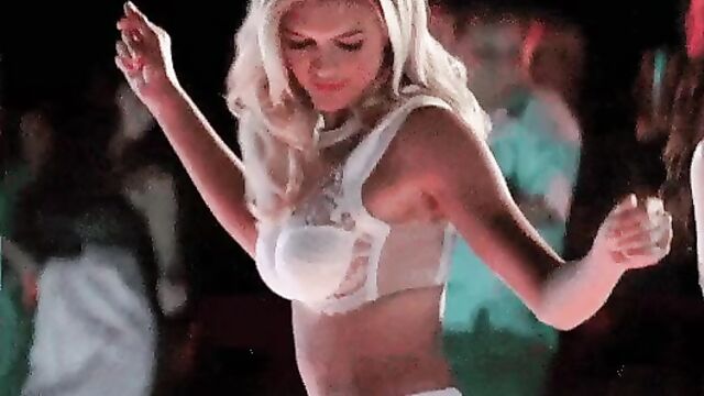 Kelly Rohrbach nude