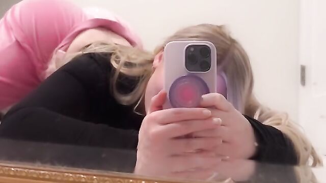 Lindsay Capuano nude