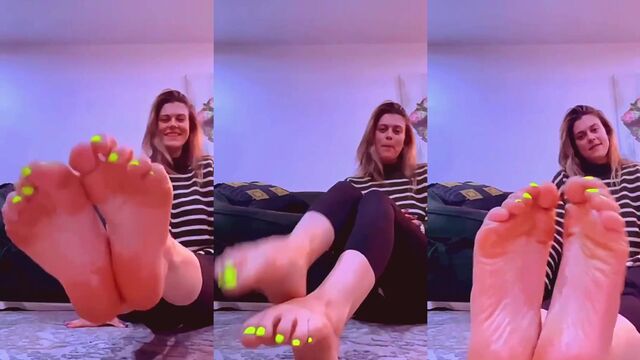 Lindsey Shaw nude
