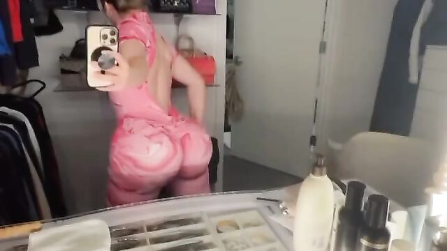 Lindsay Capuano nude