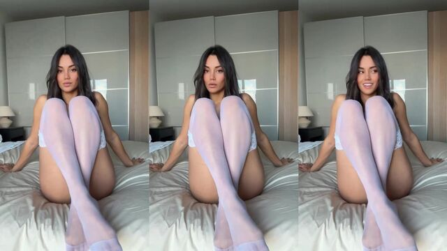 Zoe Evans nude