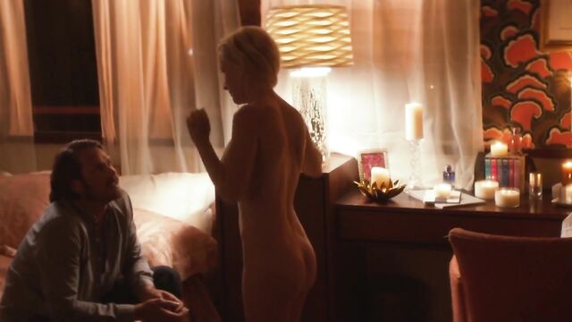 Angela Kinsey nude