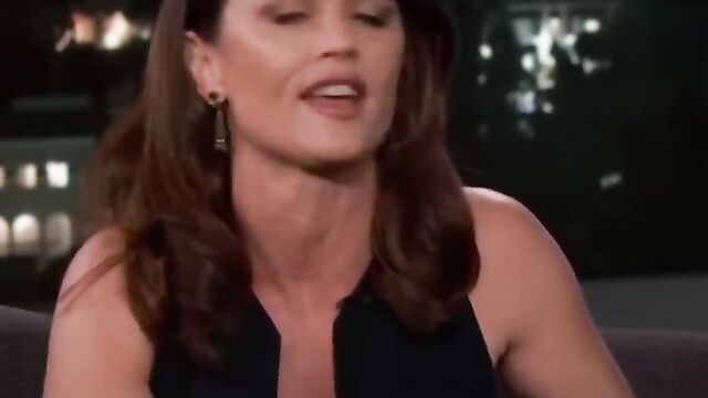Robin Tunney nude