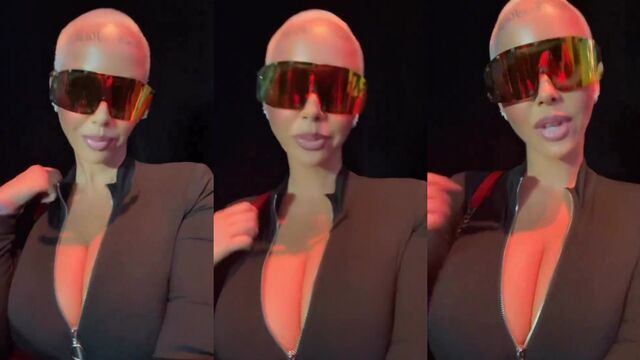 Amber Rose nude