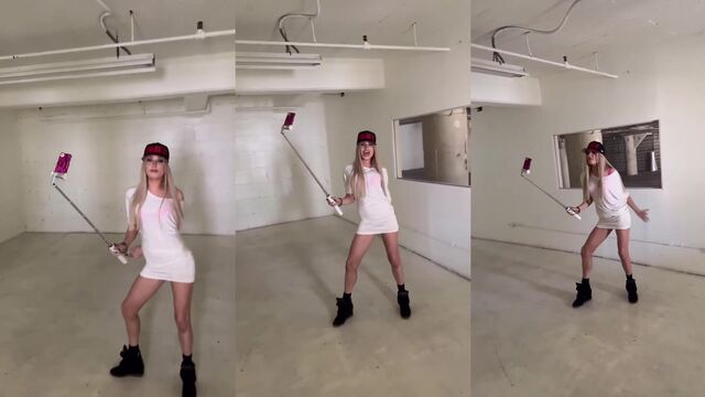 Kim Petras nude