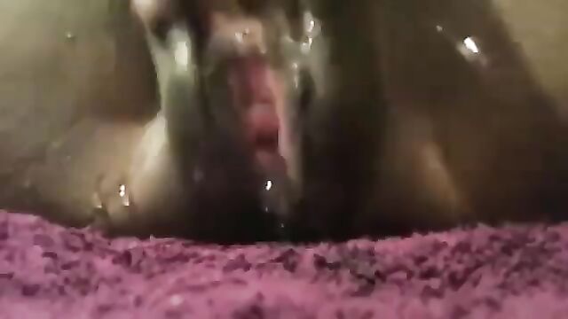 Eisha’s fat ass cheeks bounce hard while twerking and grinding in the pyramid pose