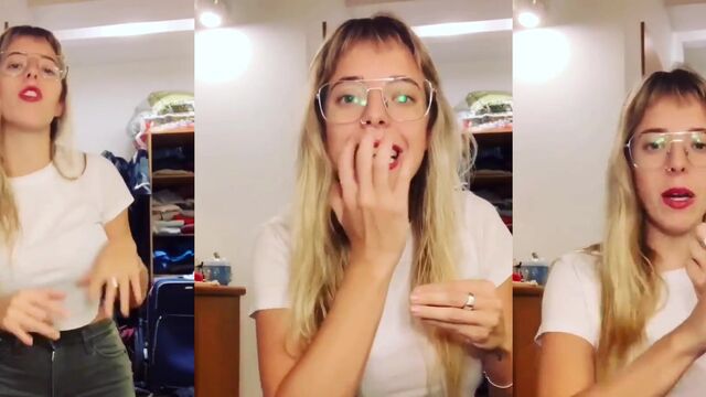 Periodista y modelo argentina Nati Jota exhibe sus pechos en vivo