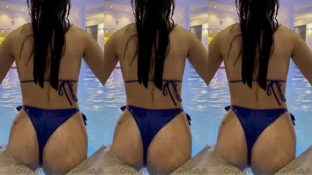 TikTok teen Sofia Crisafullii shows off her sexy body and poses in the nude