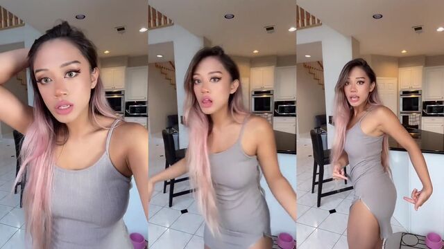 I saw a hot girl in a hot tub on Twitch, it was so hot!