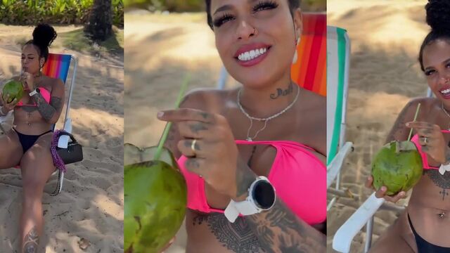Piranha married woman is very appetizing and lustful