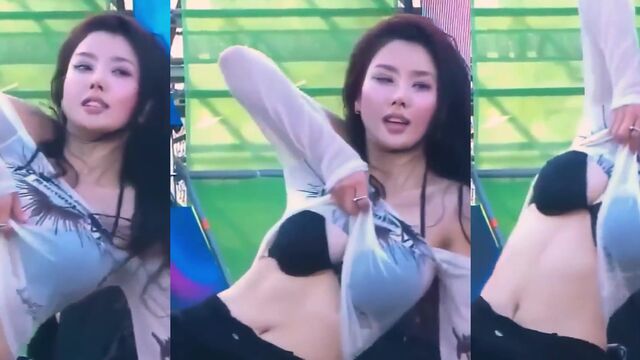 Kwon Eunbi's sexy striptease dance as KDA Ahri is irresistible