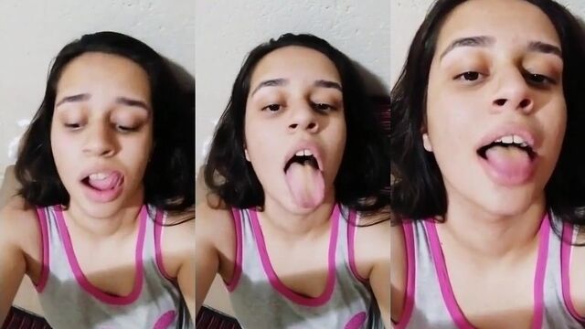 A morena rabuda fell on the internet and got fucked hard