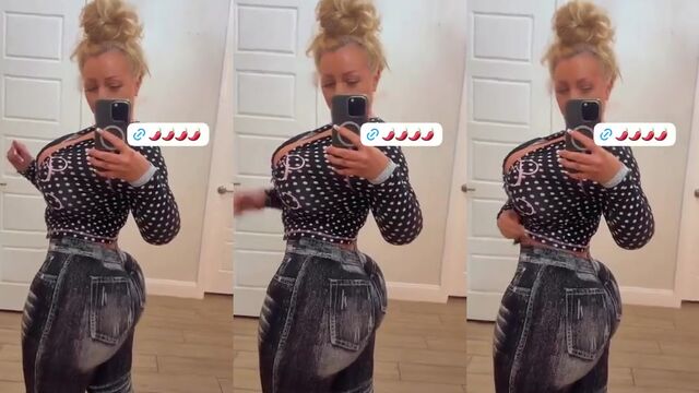 A white man gets his dick worshipped by a thottie on cam