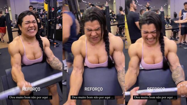 I'm enjoying a lot the blowjob of this sexy friend here