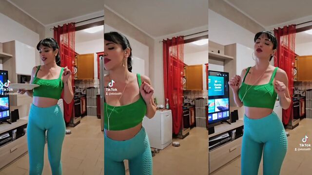 TikTok star shows off her fat cameltoe in yoga pants