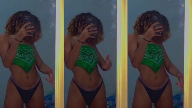 Ebony teen Cheekz shows her huge ass on Instagram