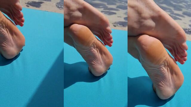 Hijab teen gets footjob from her hot aunt
