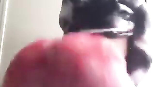 Black teen twerks her ass on the camera before getting naked