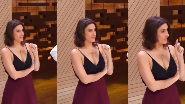 The Brazilian coroa is fucking with her fingers very good