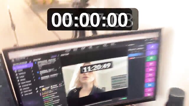 A full-time Twitch streamer and her boyfriend have a sex life!