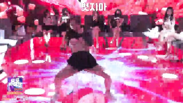 Korean girl's sexy nude dance is very hot, you will like it!