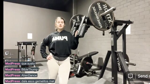 Melani Perez shows off her bubble butt in the gym