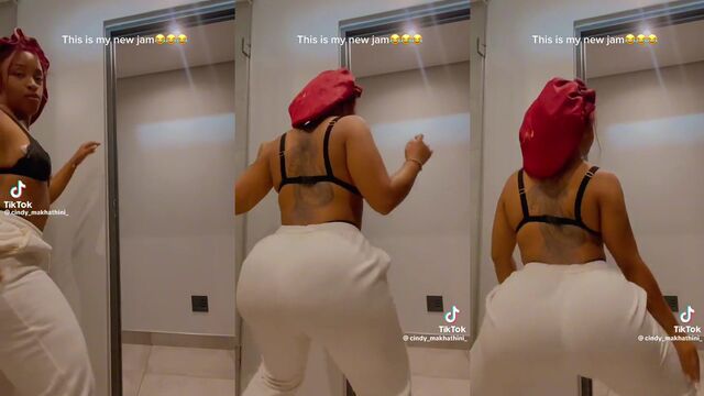 Thick African big booty Cindy Makhathini bounces on the bed donk