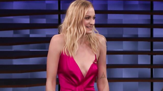 Sophie Turner's tiny waist and perky tits are a sight to behold