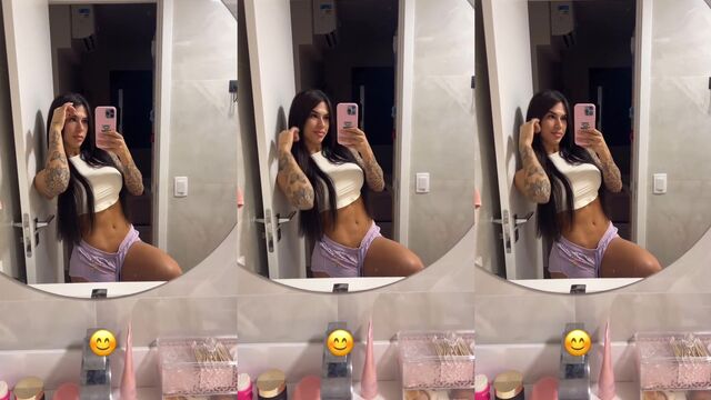 Fitness girl has abs and ass, she is waiting for you in the gym!