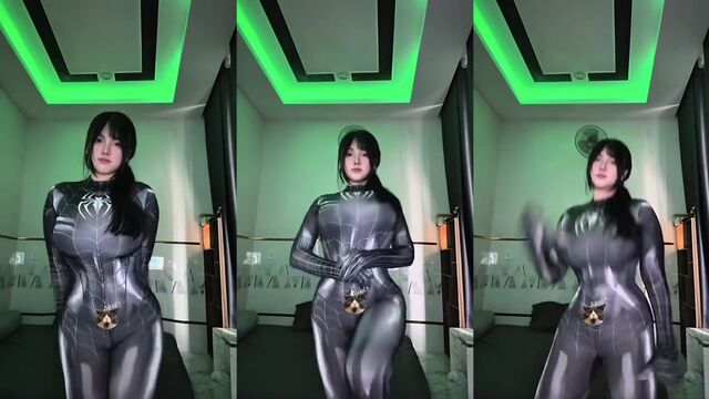 Big boob doing trending naked TikTok challenge