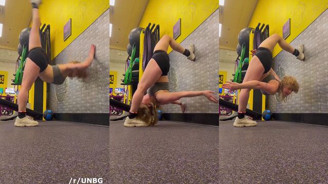 Pretty girls are flexible and have a big ass, especially ballet dancers! 