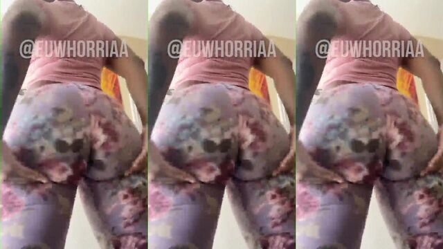 Ebony girl with a big ass shows her skills in front of the camera
