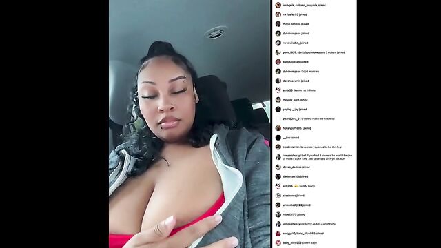 Peaches is a hustler and she twerks her big ass in the car